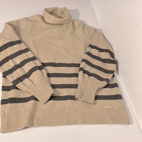 Michael Kors Large Sweater - Picture 8 of 12